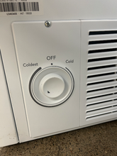 Load image into Gallery viewer, Frigidaire 14.8 cu ft Chest Freezer - 7201