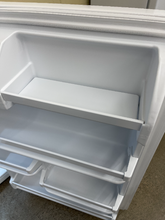 Load image into Gallery viewer, Whirlpool - 18.2 Cu. Ft. White Refrigerator - 6086