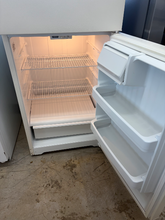 Load image into Gallery viewer, (T08746) GE Refrigerator - 8746