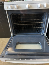 Load image into Gallery viewer, Hotpoint Gas Stove - 6842