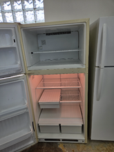 Load image into Gallery viewer, (T09064) GE Refrigerator - 9064
