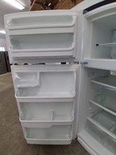 Load image into Gallery viewer, (T08319) Frigidaire Refrigerator - 8319