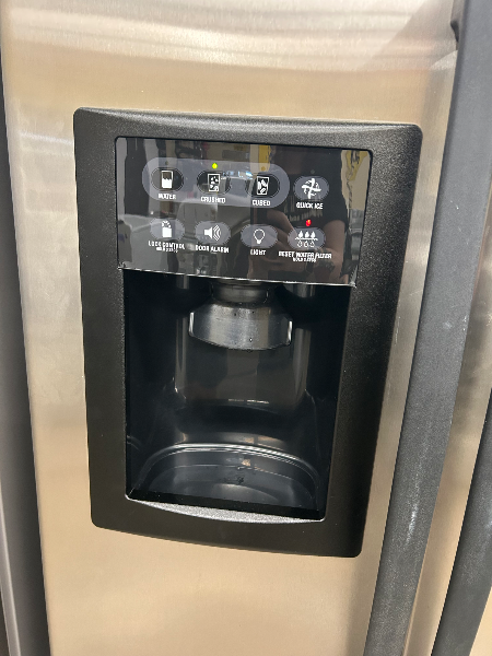 GE Side by Side Refrigerator - 6748 – Shorties Appliances And More