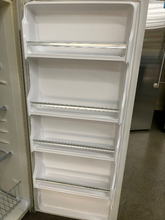 Load image into Gallery viewer, Upright Freezer - 7400