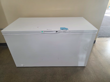 Load image into Gallery viewer, Frigidaire 14.8 cu ft Chest Freezer - 7203