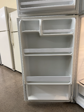 Load image into Gallery viewer, Roper Refrigerator - 5674