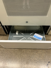 Load image into Gallery viewer, GE White Electric Stove - 6794