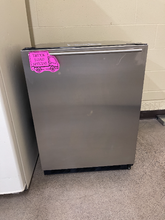 Load image into Gallery viewer, Summit 24" Refrigerator - 0881