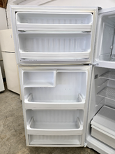 Load image into Gallery viewer, Hotpoint Refrigerator - 8105