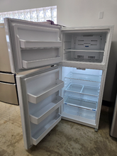 Load image into Gallery viewer, (T08896) Frigidaire Refrigerator - 8896