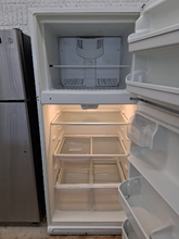 Load image into Gallery viewer, (T08568) Frigidaire Refrigerator - 8568