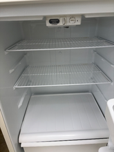 Load image into Gallery viewer, (T08662) Hotpoint Refrigerator - 8662