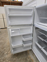 Load image into Gallery viewer, Kernmore Refrigerator - 8215