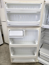 Load image into Gallery viewer, Hotpoint Refrigertor - 8106