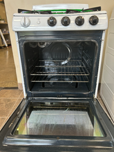 Load image into Gallery viewer, Hotpoint 24" Gas Stove - 7106