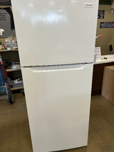 Load image into Gallery viewer, Frigidaire 17.6 cu ft White Top Freezer Refrigerator - 7696