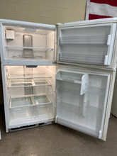Load image into Gallery viewer, Whirlpool Refrigerator - T05619