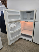 Load image into Gallery viewer, Hotpoint Refrigerator - 8142