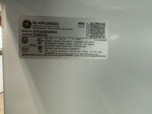 Load image into Gallery viewer, (T08979) GE 21.9 cu ft Refrigerator - 8979
