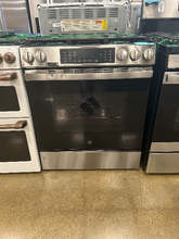 Load image into Gallery viewer, GE Gas Stove - 6843