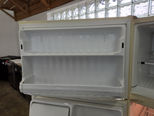 Load image into Gallery viewer, (T09064) GE Refrigerator - 9064