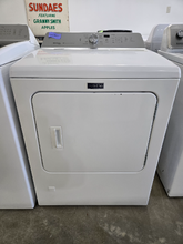 Load image into Gallery viewer, Maytag Bravo Washer and Gas Dryer Set - 8159 - 8128