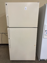 Load image into Gallery viewer, GE Bisque Refrigerator - 5528