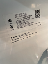 Load image into Gallery viewer, GE 21.2-cu ft Top-Freezer Refrigerator - White - 5982