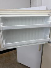 Load image into Gallery viewer, (T08150) Hotpoint Refrigerator - 8150