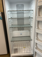 Load image into Gallery viewer, Frigidaire 20 cu ft Upright Freezer - 7262