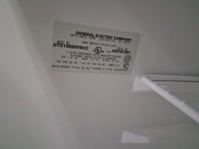 Load image into Gallery viewer, (T08535) GE Refrigerator - 8535