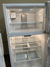 Load image into Gallery viewer, Whirlpool Refrigerator - T05619