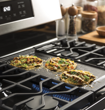 Load image into Gallery viewer, Brand New GE 30" STAINLESS GAS RANGE - JGBS66REKSS