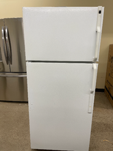 Load image into Gallery viewer, Hotpoint Refrigerator - 5334
