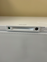 Load image into Gallery viewer, Frigidaire 14.8 cu ft Chest Freezer - 7202