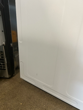 Load image into Gallery viewer, GE 4.8 cu ft White Gas Stove - 7030