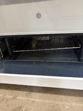 Load image into Gallery viewer, (T08914) GE Gas Stove - 8914