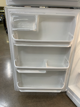 Load image into Gallery viewer, Kenmore Refrgerator - 5536