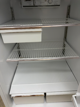 Load image into Gallery viewer, (T08887) Hotpoint Refrigerator - 8887