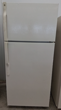 Load image into Gallery viewer, (T08535) GE Refrigerator - 8535