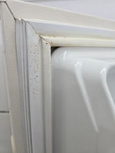 Load image into Gallery viewer, Hotpoint Refrigertor - 8106