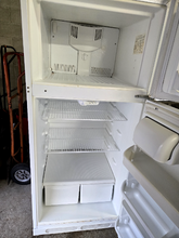 Load image into Gallery viewer, (T08636) Frigidaire Refrigerator - 8636