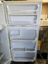 Load image into Gallery viewer, (T08930) Frigidaire Refrigerator - 8930