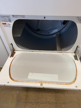 Load image into Gallery viewer, Whirlpool Washer and Gas Dryer Set - 5264 - 4061