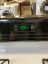 Load image into Gallery viewer, Hotpoint Gas Stove - 5737