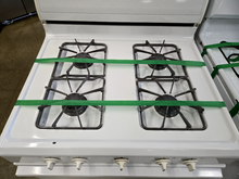 Load image into Gallery viewer, Magic Chef Gas Stove - 7541