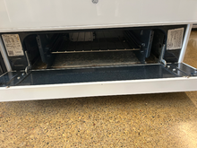 Load image into Gallery viewer, GE Gas Stove - 7358