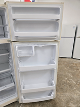 Load image into Gallery viewer, (T08941) GE Refrigerator - 8941