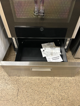 Load image into Gallery viewer, GE 24" Electric Stove - 6831