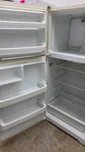 Load image into Gallery viewer, (T08206) Hotpoint Refrigerator - 8206